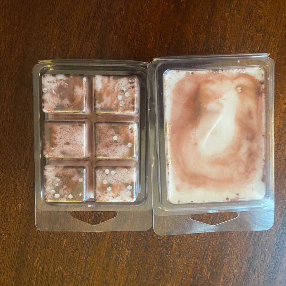 Two packages Soy candle wax melts, scent caramel vanilla, New, Price firm